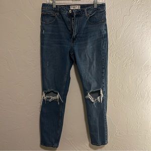 Women's Abercrombie and Fitch Jeans The Skinny High Rise Ripped Size 28/6s